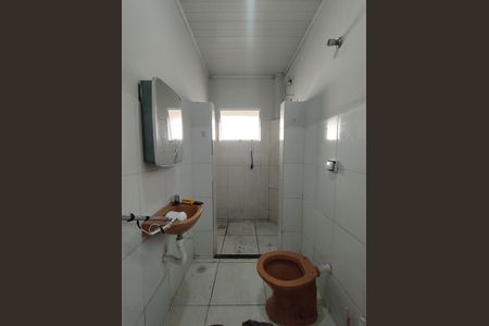Banheiro - torneira de casa para alugar com 2 quartos, 150m² em Vila Nair, São Paulo