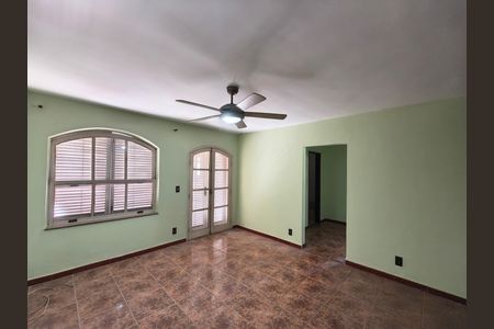Sala de casa para alugar com 4 quartos, 280m² em Taquara, Rio de Janeiro