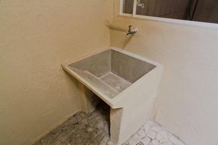 Área de Serviço de casa para alugar com 2 quartos, 90m² em Parque Peruche, São Paulo