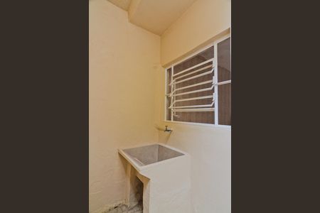 Área de Serviço de casa para alugar com 2 quartos, 90m² em Parque Peruche, São Paulo
