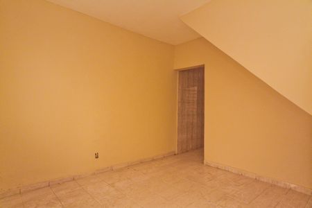 Sala de casa para alugar com 2 quartos, 90m² em Parque Peruche, São Paulo