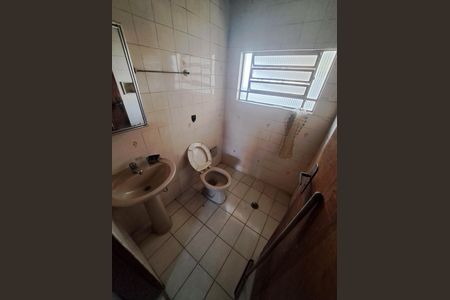 Casa à venda com 135m², 3 quartos e 6 vagas Casa à venda com 135m², 3 quartos e 6 vagasBanheiro