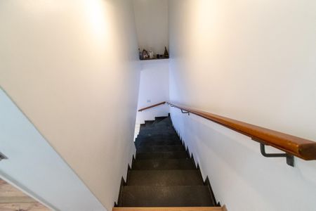 Escada de casa para alugar com 3 quartos, 175m² em Jardim Prudência, São Paulo