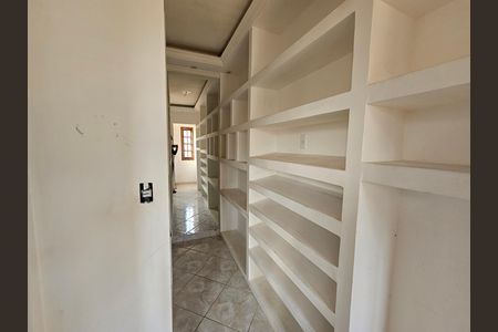 Casa para alugar com 70m², 2 quartos e 2 vagas Casa para alugar com 70m², 2 quartos e 2 vagasCloset do quarto 1