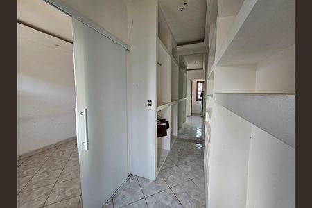 Casa para alugar com 70m², 2 quartos e 2 vagas Casa para alugar com 70m², 2 quartos e 2 vagasCloset do quarto 1