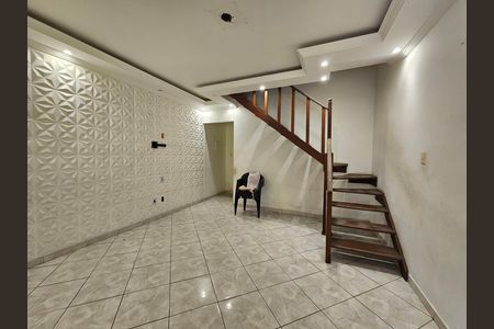 Casa para alugar com 70m², 2 quartos e 2 vagas Casa para alugar com 70m², 2 quartos e 2 vagasSala