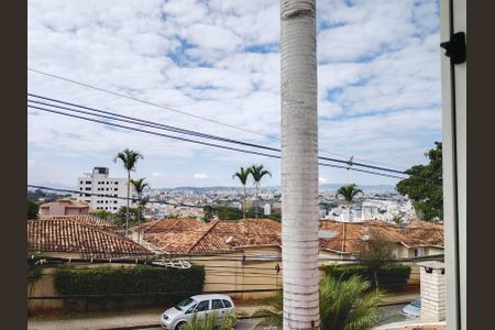Casa de condomínio para alugar com 95m², 3 quartos e 2 vagas