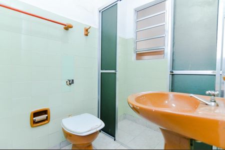 Área de Serviço - Banheiro de Serviço  de casa para alugar com 2 quartos, 147m² em Vila Galvão, Guarulhos