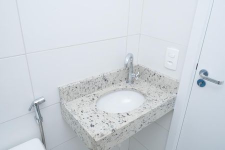 Banheiro de apartamento para alugar com 1 quarto, 22m² em Posse, Nova Iguaçu