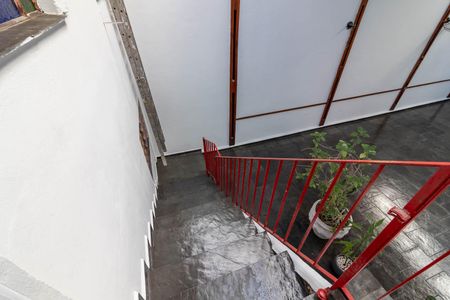 Casa para alugar com 340m², 5 quartos e 10 vagas Casa para alugar com 340m², 5 quartos e 10 vagasVaranda da Cozinha - Escada