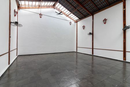 Casa para alugar com 340m², 5 quartos e 10 vagas Casa para alugar com 340m², 5 quartos e 10 vagasQuintal / Salão