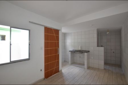 Sala/Quarto de casa para alugar com 1 quarto, 38m² em Osvaldo Cruz, Rio de Janeiro