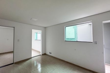 Cozinha  de apartamento para alugar com 1 quarto, 54m² em Jardim Silvina, São Bernardo do Campo