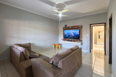 Casa para alugar com 120m², 2 quartos e 3 vagas Casa para alugar com 120m², 2 quartos e 3 vagasSala