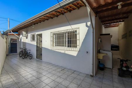 Casa para alugar com 120m², 2 quartos e 3 vagas Casa para alugar com 120m², 2 quartos e 3 vagasQuintal
