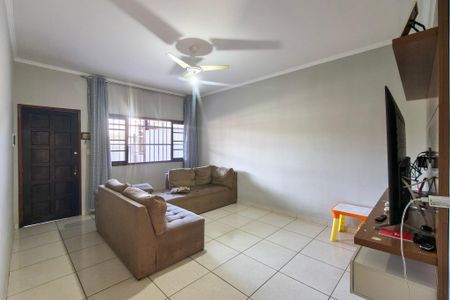 Casa para alugar com 120m², 2 quartos e 3 vagas Casa para alugar com 120m², 2 quartos e 3 vagasSala