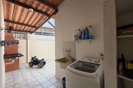 Casa para alugar com 120m², 2 quartos e 3 vagas Casa para alugar com 120m², 2 quartos e 3 vagasÁrea de Serviço