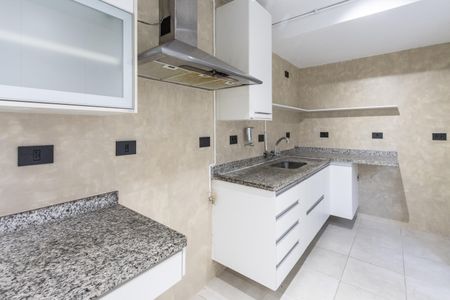 Casa à venda com 3 quartos, 100m² em Vila Romana, São Paulo