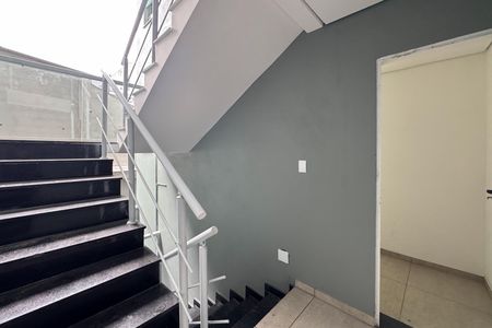 Entrada  de apartamento para alugar com 1 quarto, 54m² em Jardim Silvina, São Bernardo do Campo