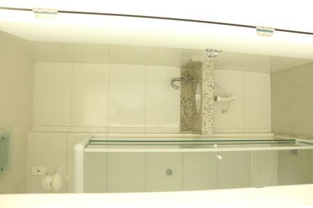 Banheiro de kitnet/studio para alugar com 1 quarto, 18m² em Posse, Nova Iguaçu