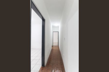 Corredor de casa para alugar com 3 quartos, 200m² em Jardim das Oliveiras, São Paulo