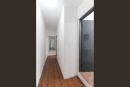 Corredor de casa para alugar com 3 quartos, 200m² em Jardim das Oliveiras, São Paulo