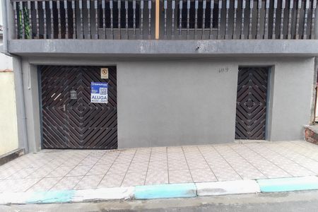 Fachada de casa para alugar com 3 quartos, 200m² em Jardim das Oliveiras, São Paulo