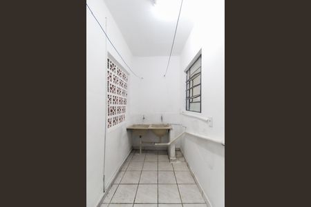 Área de Serviço de casa para alugar com 3 quartos, 200m² em Jardim das Oliveiras, São Paulo