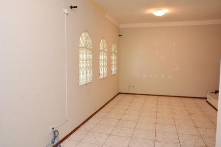 Casa à venda com 197m², 3 quartos e 3 vagas Casa à venda com 197m², 3 quartos e 3 vagasSala