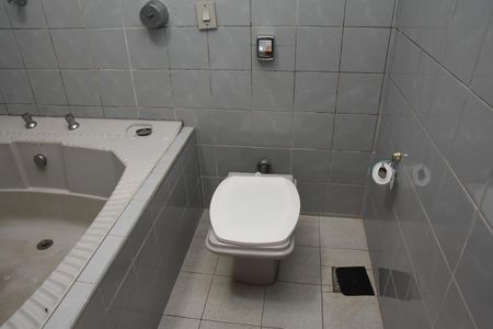 Casa à venda com 197m², 3 quartos e 3 vagas Casa à venda com 197m², 3 quartos e 3 vagasBanheiro da Suíte