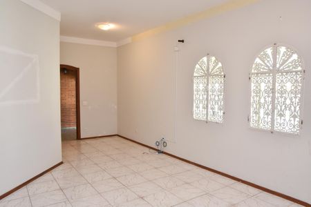 Casa à venda com 197m², 3 quartos e 3 vagas Casa à venda com 197m², 3 quartos e 3 vagasSala