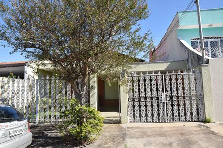 Casa à venda com 197m², 3 quartos e 3 vagas Casa à venda com 197m², 3 quartos e 3 vagasFachada