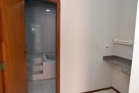 Casa à venda com 197m², 3 quartos e 3 vagas Casa à venda com 197m², 3 quartos e 3 vagasBanheiro da Suíte