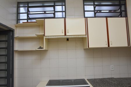 Casa à venda com 197m², 3 quartos e 3 vagas Casa à venda com 197m², 3 quartos e 3 vagasCozinha armários