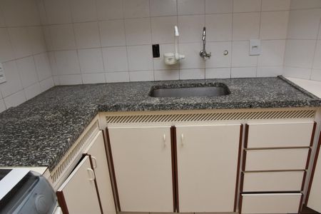 Casa à venda com 197m², 3 quartos e 3 vagas Casa à venda com 197m², 3 quartos e 3 vagasCozinha armários e pia