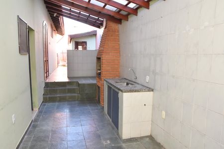 Quintal de casa à venda com 3 quartos, 197m² em Jardim Torres Sao Jose, Jundiaí