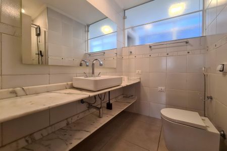 Banheiro de apartamento para alugar com 1 quarto, 86m² em Cerqueira César, São Paulo