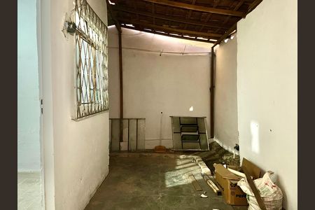 Área externa de casa para alugar com 1 quarto, 60m² em Vila Minaslandia, Belo Horizonte