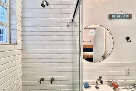 Banheiro  de kitnet/studio para alugar com 1 quarto, 35m² em Copacabana, Rio de Janeiro