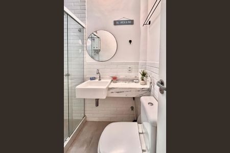 Banheiro  de kitnet/studio para alugar com 1 quarto, 35m² em Copacabana, Rio de Janeiro