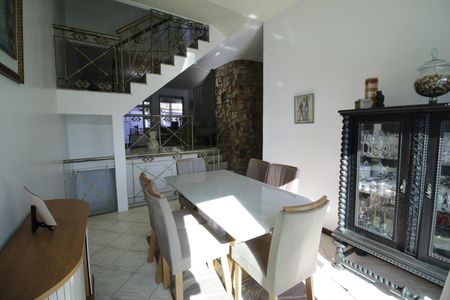 Casa para alugar com 360m², 3 quartos e 1 vagaSala