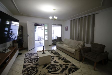 Casa para alugar com 360m², 3 quartos e 1 vagaSala
