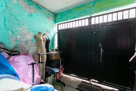 Garagem  de casa à venda com 2 quartos, 150m² em Jardim do Divino, São Paulo