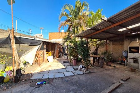 Casa à venda com 284m², 3 quartos e 5 vagas Casa à venda com 284m², 3 quartos e 5 vagasQuintal