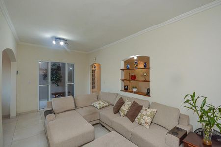 Sala de TV de casa à venda com 3 quartos, 350m² em Parque Colonial, São Paulo