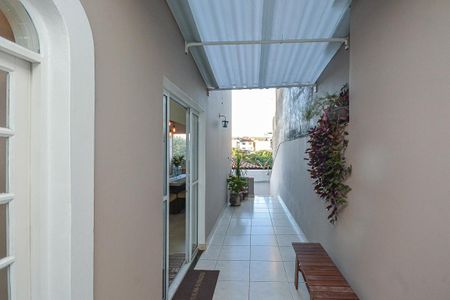Corredor de casa à venda com 3 quartos, 350m² em Parque Colonial, São Paulo