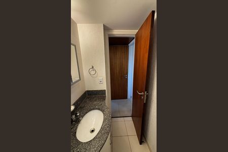 Banheiro da Suíte 2 de apartamento para alugar com 2 quartos, 67m² em Vila Boa Vista, Santo André