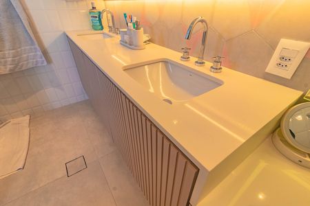 Apartamento à venda com 135m², 4 quartos e 3 vagas