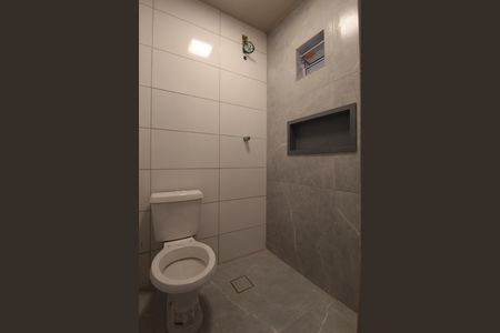 Banheiro de casa para alugar com 1 quarto, 110m² em São Salvador, Belo Horizonte