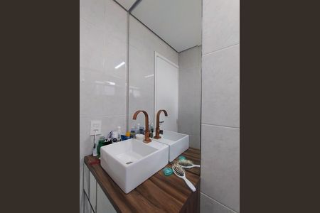 Banheiro social de apartamento para alugar com 2 quartos, 60m² em Vila Dusi, São Bernardo do Campo